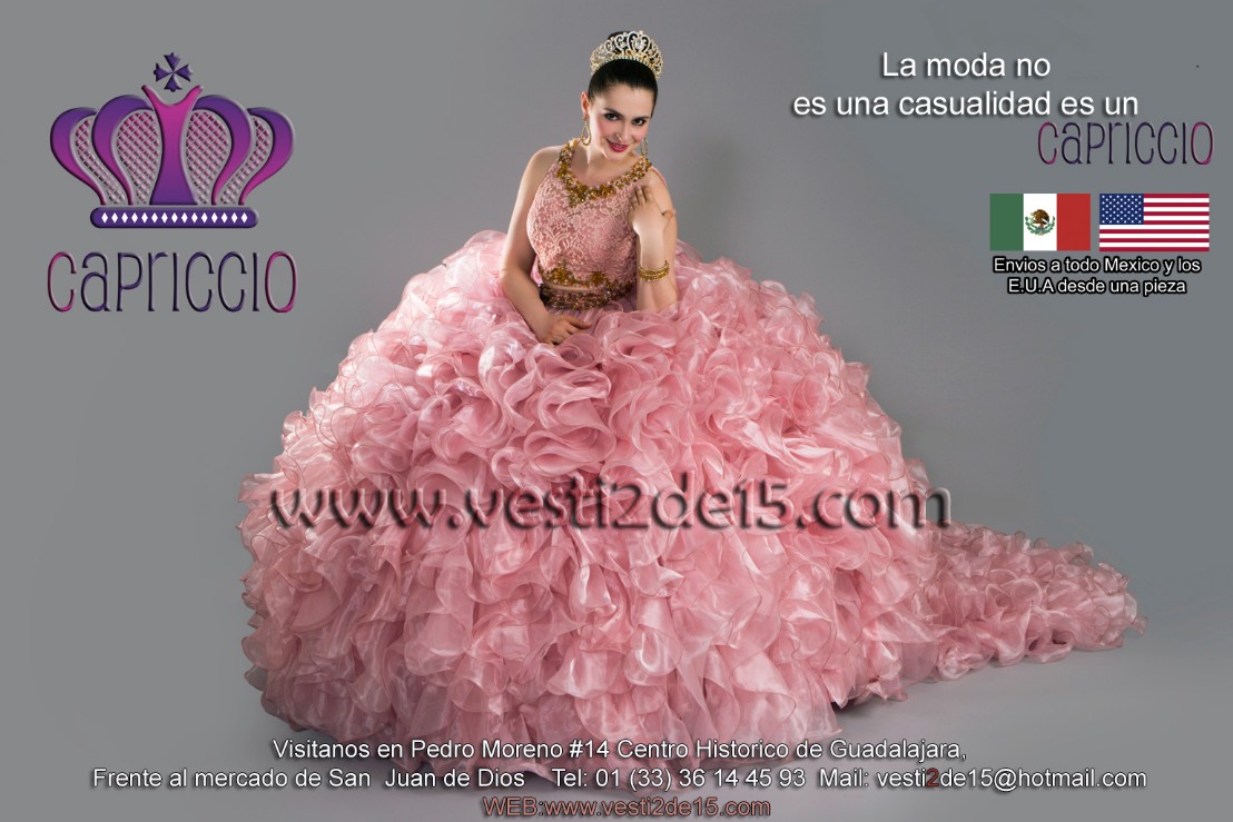 Vestido de quinceañera de encaje con falda voluminosa estilo princesa
